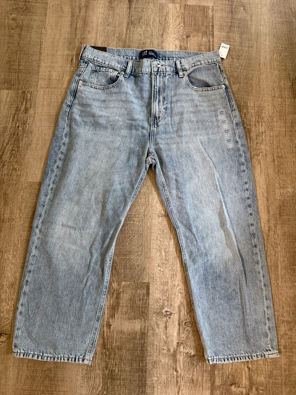 NWT Gap Relaxed Straight Crop Short Length 31